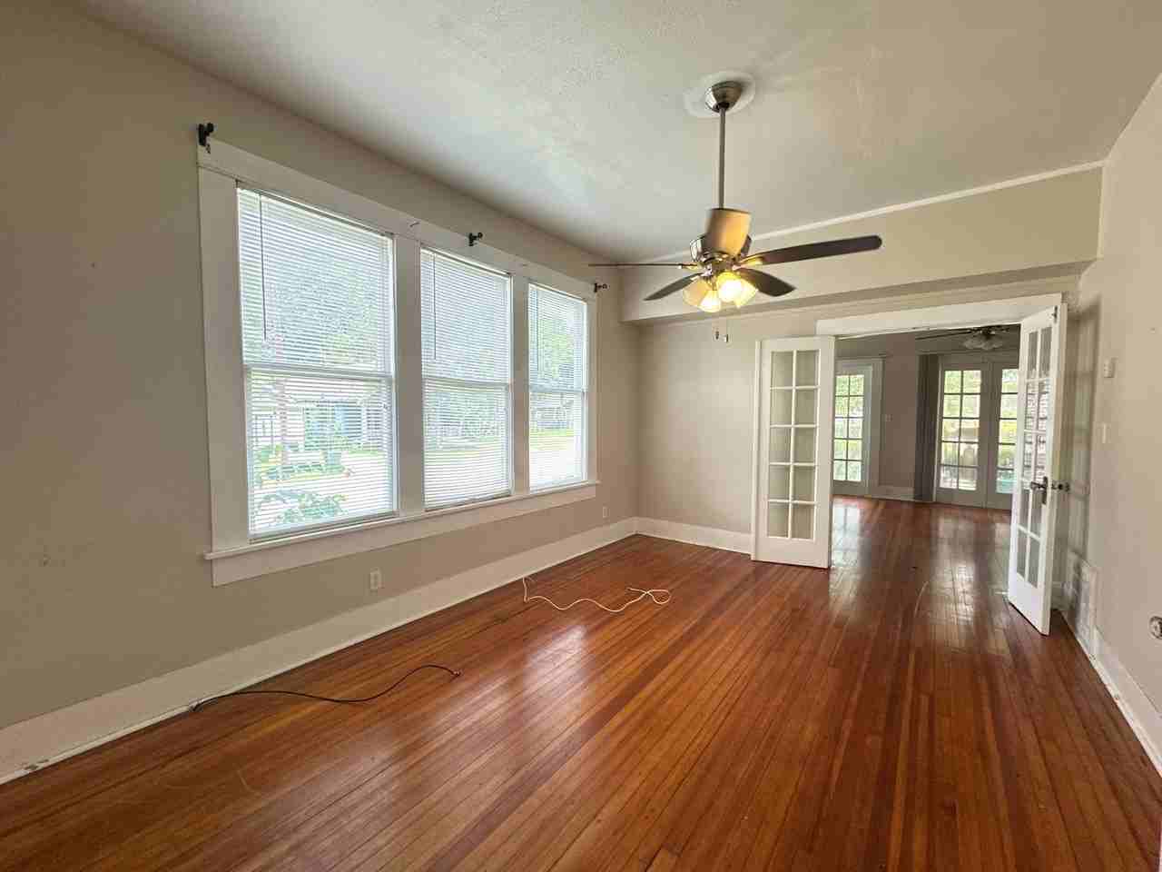 457 Dalzell St - Photo 5 of 14