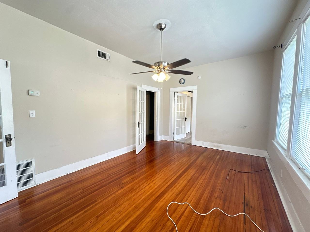 457 Dalzell St - Photo 6 of 14