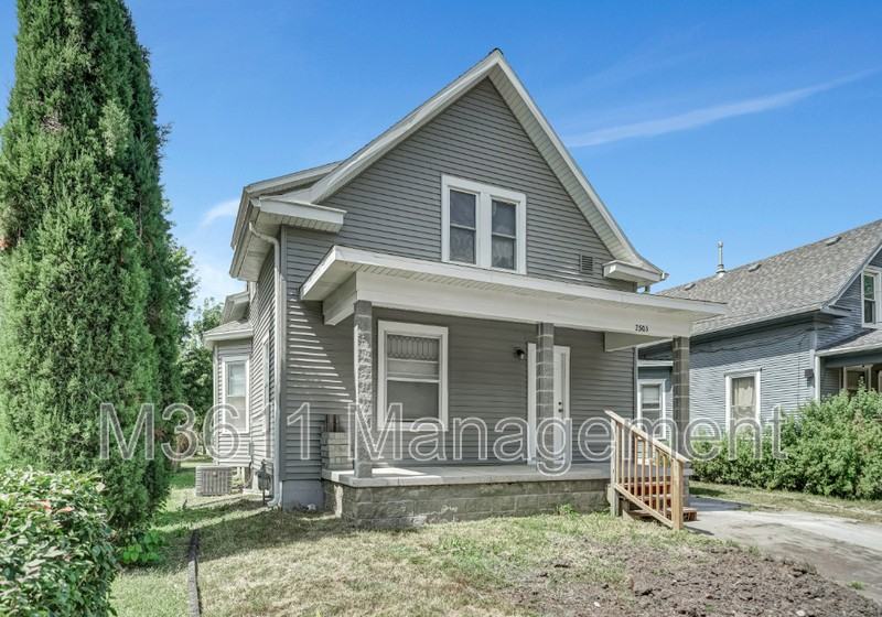 2503 S 8th St - Photo 3 of 25