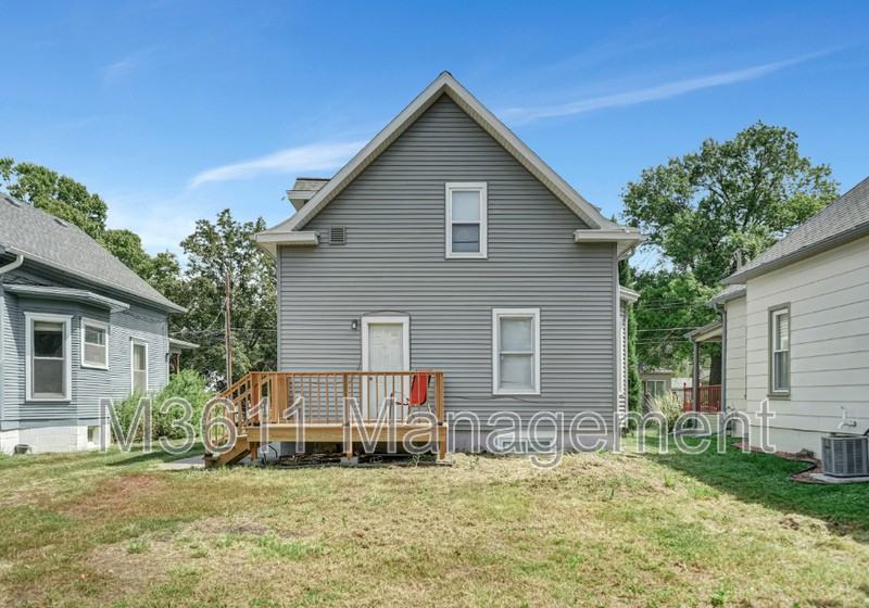 2503 S 8th St - Photo 4 of 25