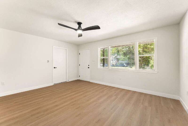 327 22nd St - Photo 4 of 22
