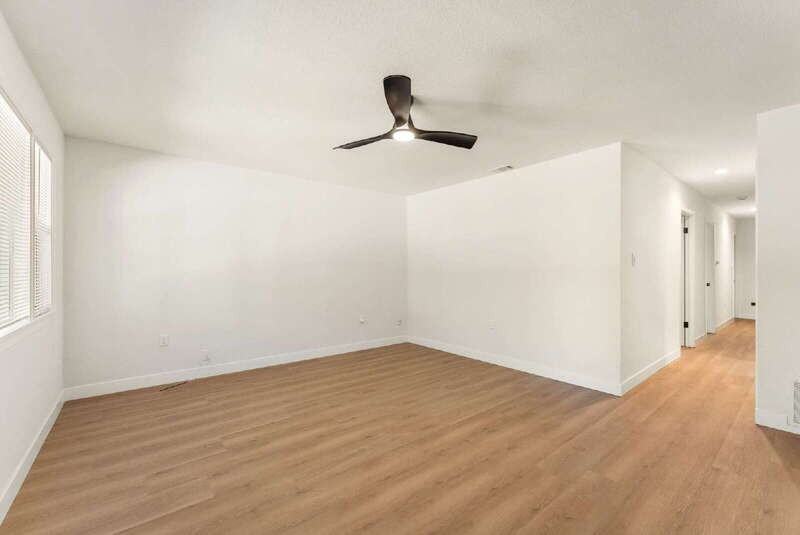 327 22nd St - Photo 5 of 22