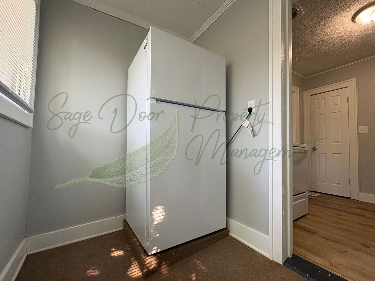 303 N Huttig Ave - Photo 4 of 14