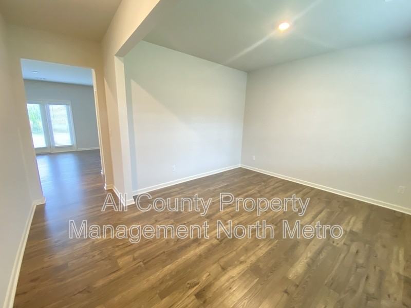 102 Oaktree St - Photo 5 of 13
