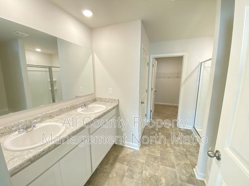 102 Oaktree St - Photo 7 of 13