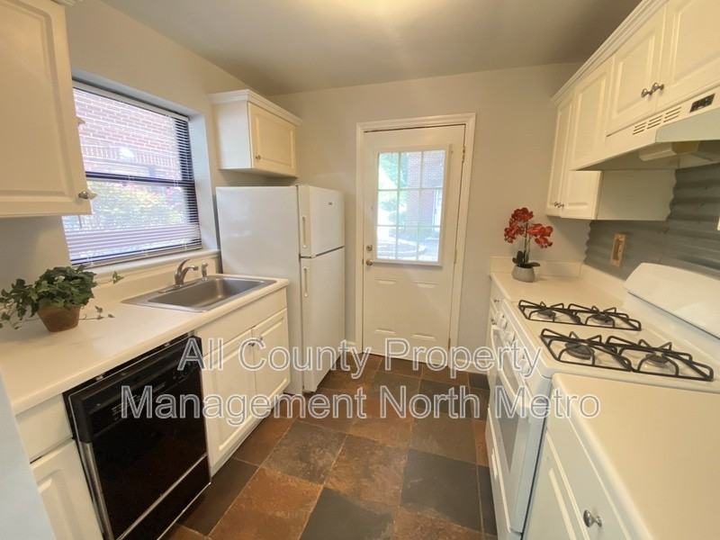 702 Argonne Ave Ne #1 - Photo 3 of 10