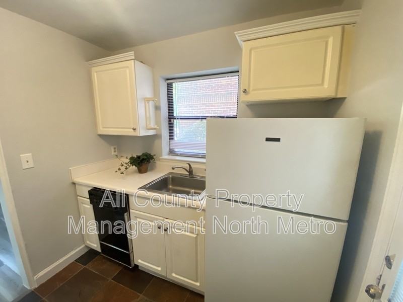 702 Argonne Ave Ne #1 - Photo 4 of 10
