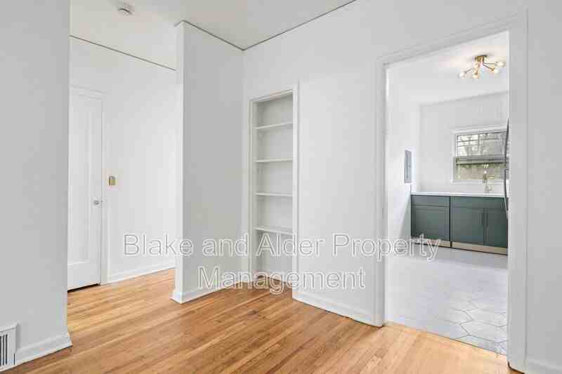 3622 Se Harrison St #04 - Photo 5 of 23