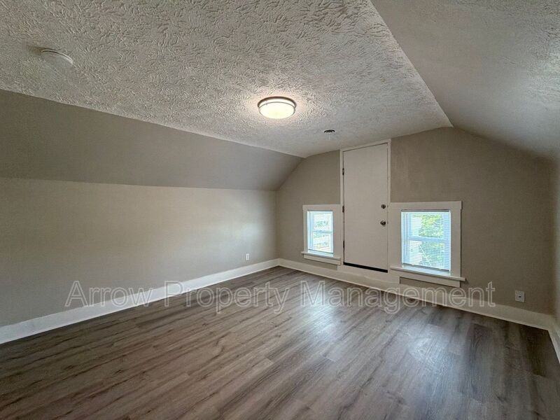 2442 Vine St #3 - Photo 2 of 8