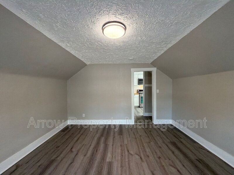 2442 Vine St #3 - Photo 3 of 8