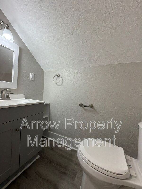 2442 Vine St #3 - Photo 4 of 8