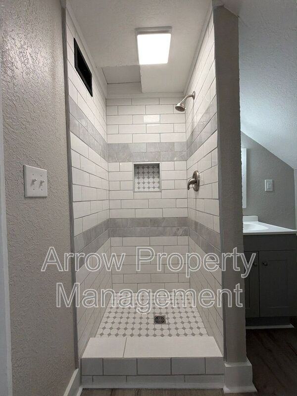 2442 Vine St #3 - Photo 5 of 8