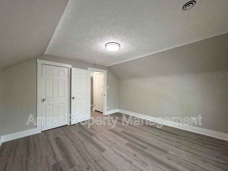 2442 Vine St #3 - Photo 6 of 8