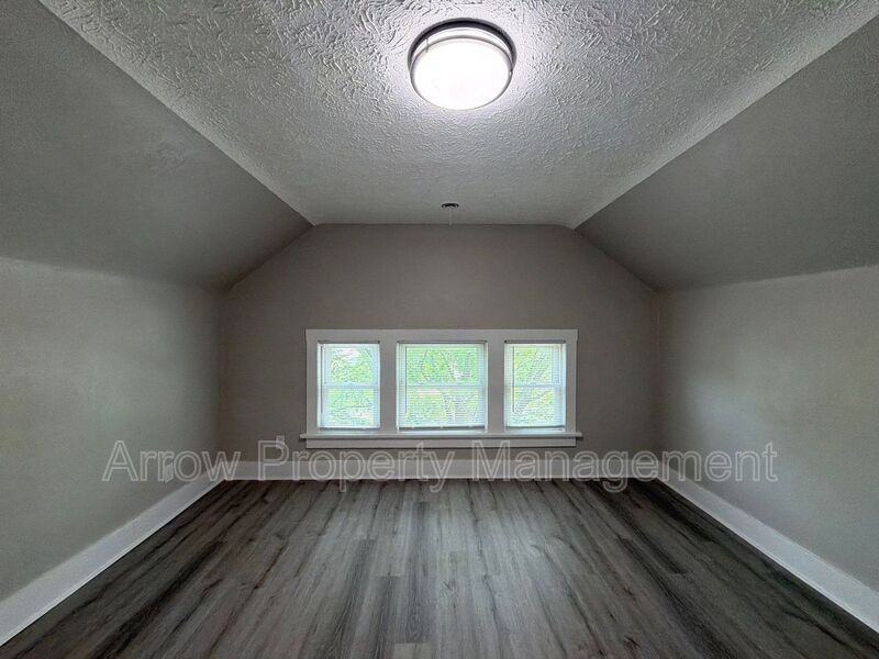 2442 Vine St #3 - Photo 7 of 8