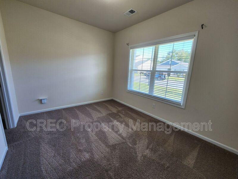 260 Hyrne Dr - Photo 4 of 27