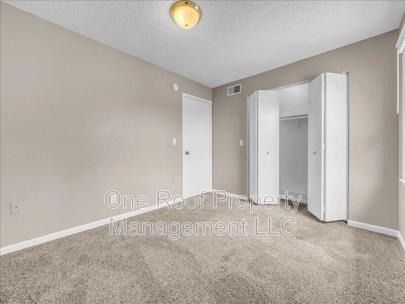 2000 Chateau Dr - Photo 5 of 17