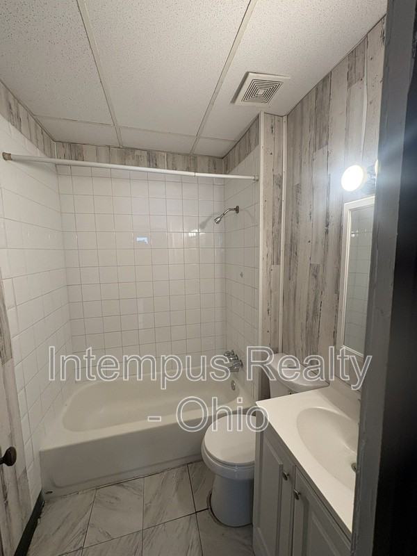 4072 E 139th St #1 - Photo 4 of 27