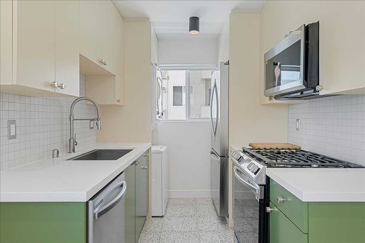 6615 Franklin Ave. - Photo 3 of 24