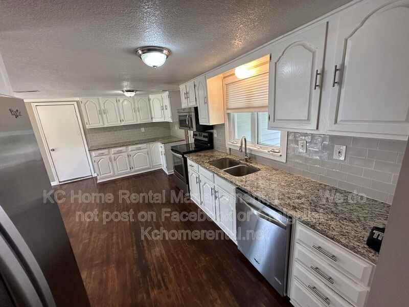 7314 Marty St - Photo 4 of 35