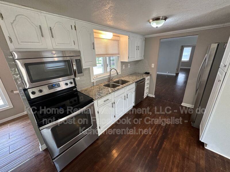 7314 Marty St - Photo 6 of 35
