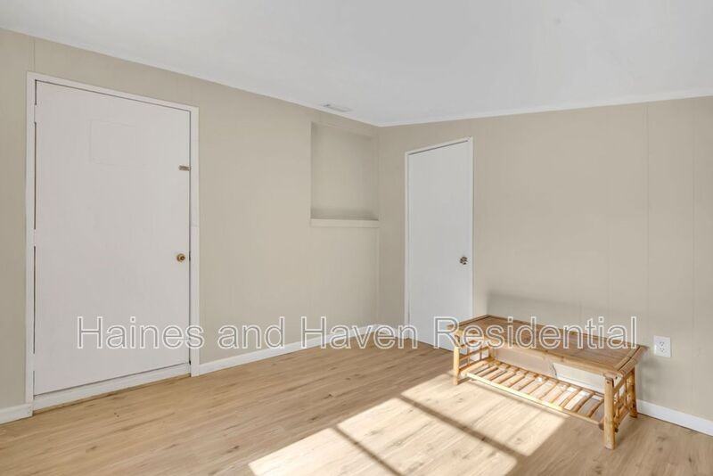 218 Dennis Ave - Photo 6 of 12
