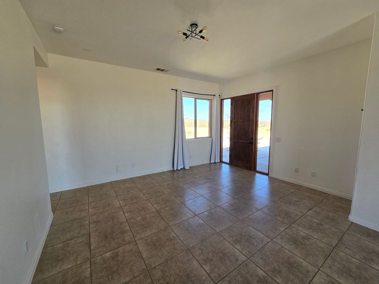 711 Willie Way - Photo 3 of 17