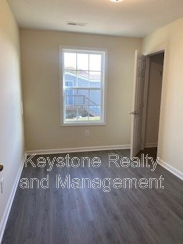 131 Mace Ln - Photo 3 of 10