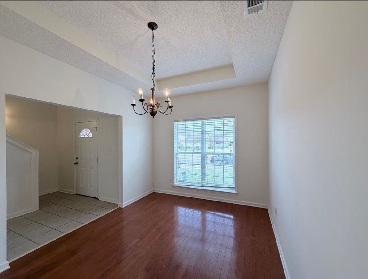 10097 Bloomsbury Ave - Photo 3 of 16