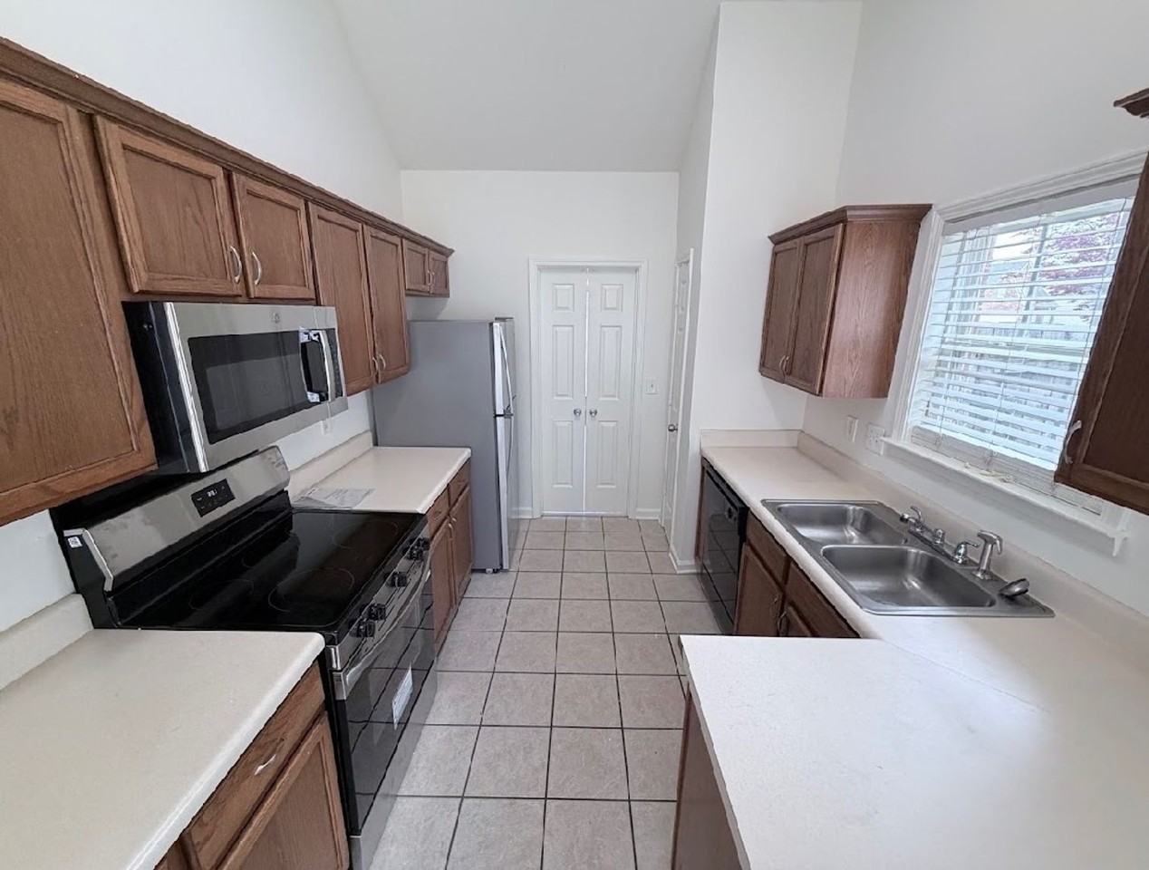 10097 Bloomsbury Ave - Photo 4 of 16