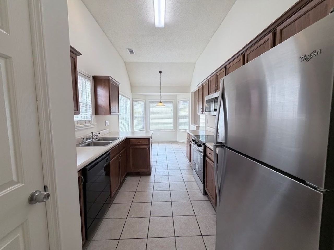 10097 Bloomsbury Ave - Photo 5 of 16