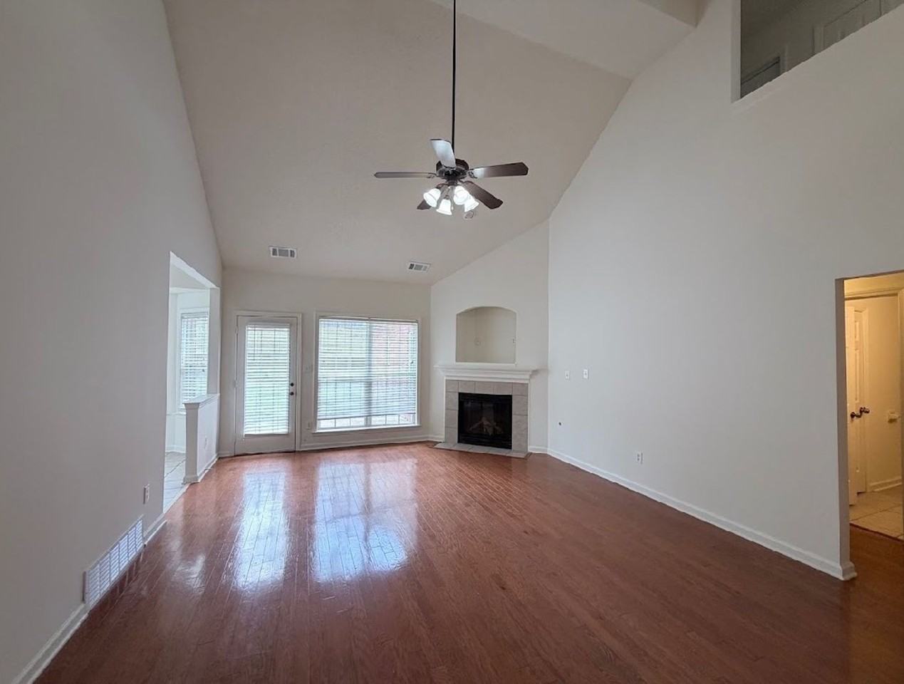 10097 Bloomsbury Ave - Photo 7 of 16
