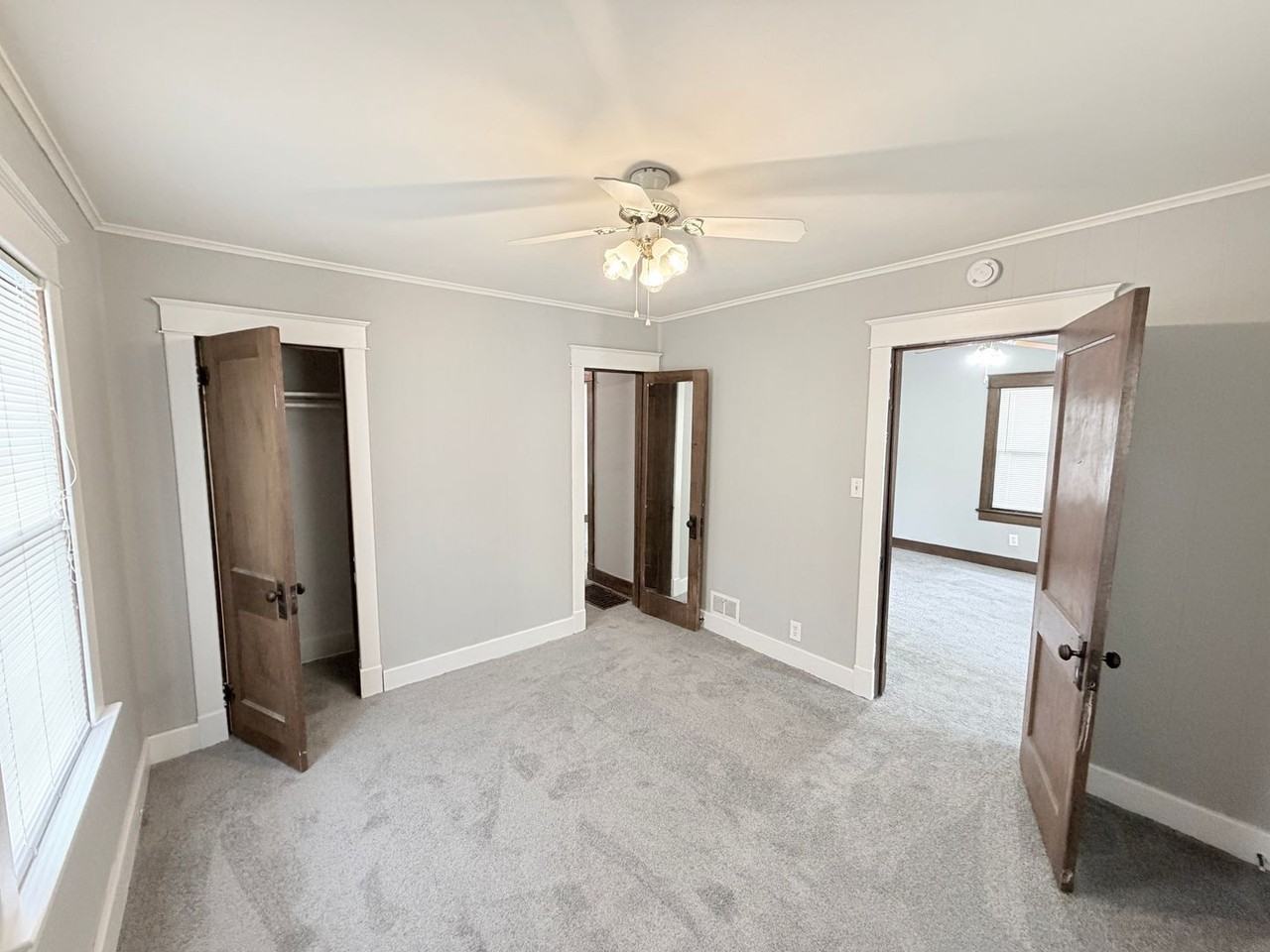 1217 N Spring St - Photo 3 of 11
