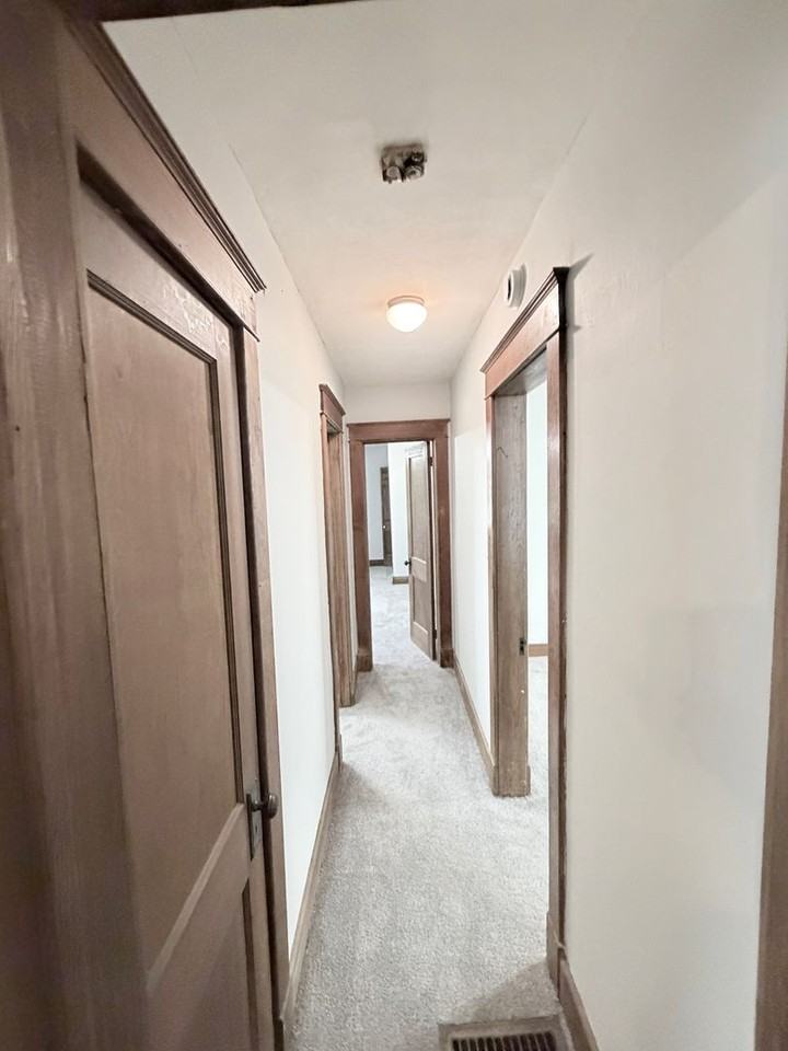 1217 N Spring St - Photo 4 of 11