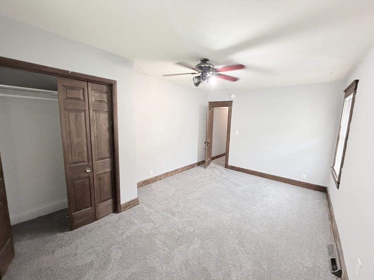 1217 N Spring St - Photo 5 of 11