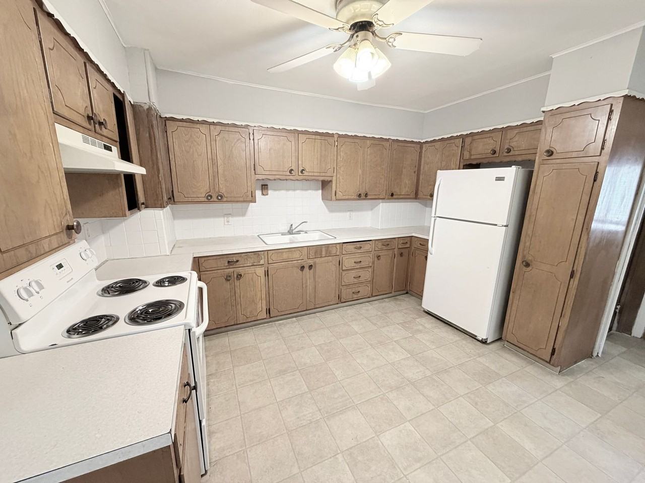 1217 N Spring St - Photo 6 of 11