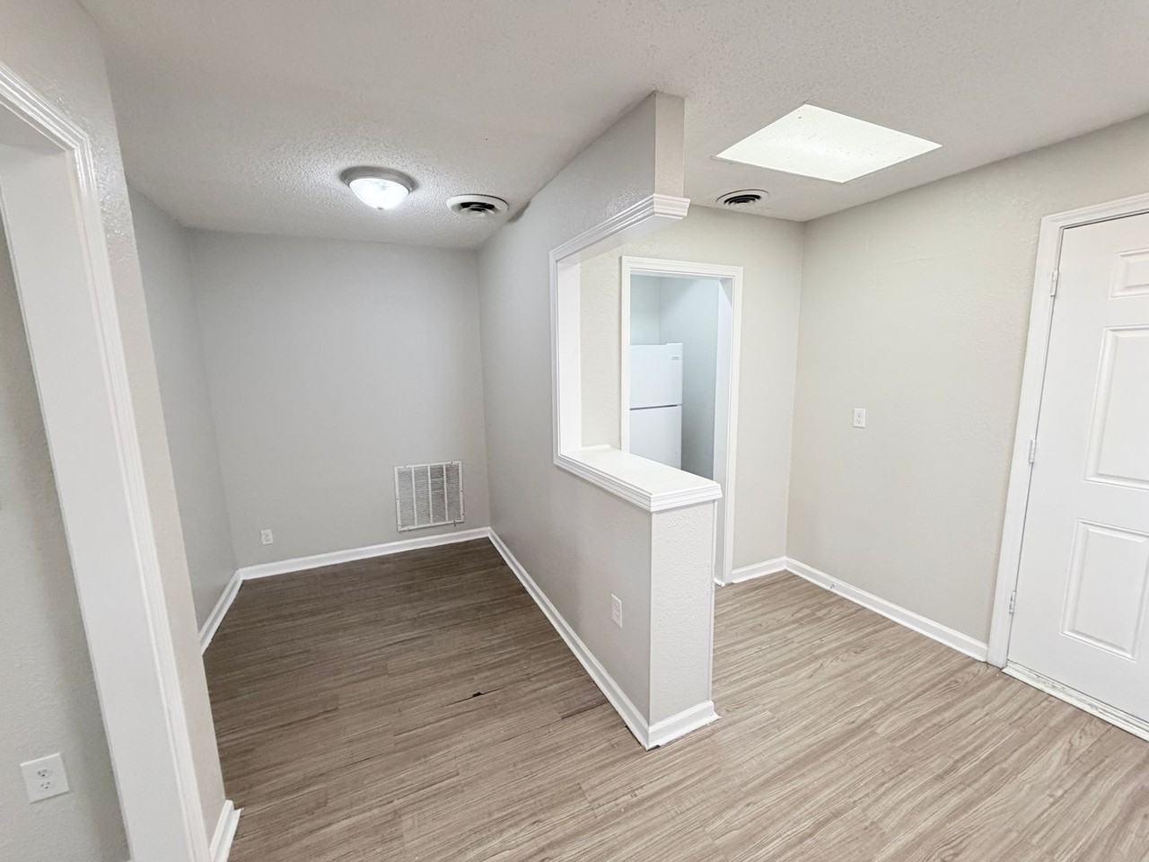 6534 Kimball Ave - Photo 4 of 12