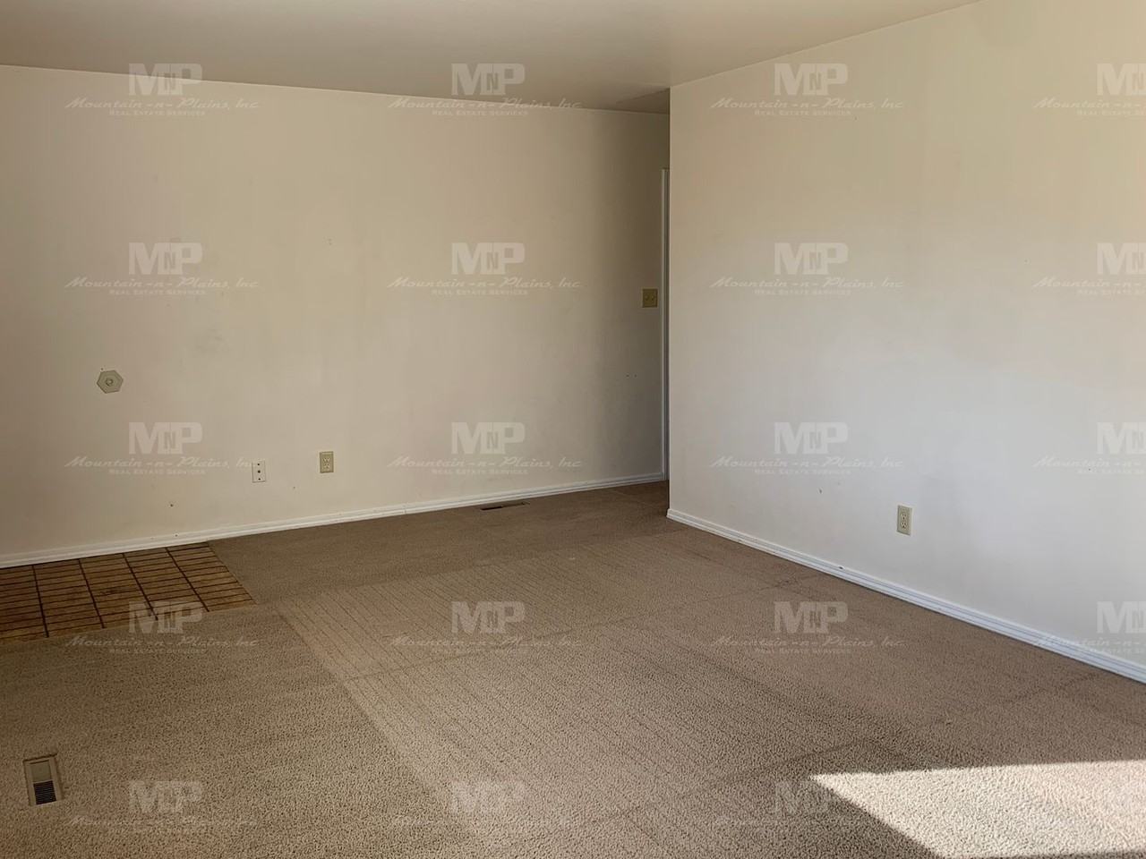 1719 Banyan Dr - Photo 2 of 11