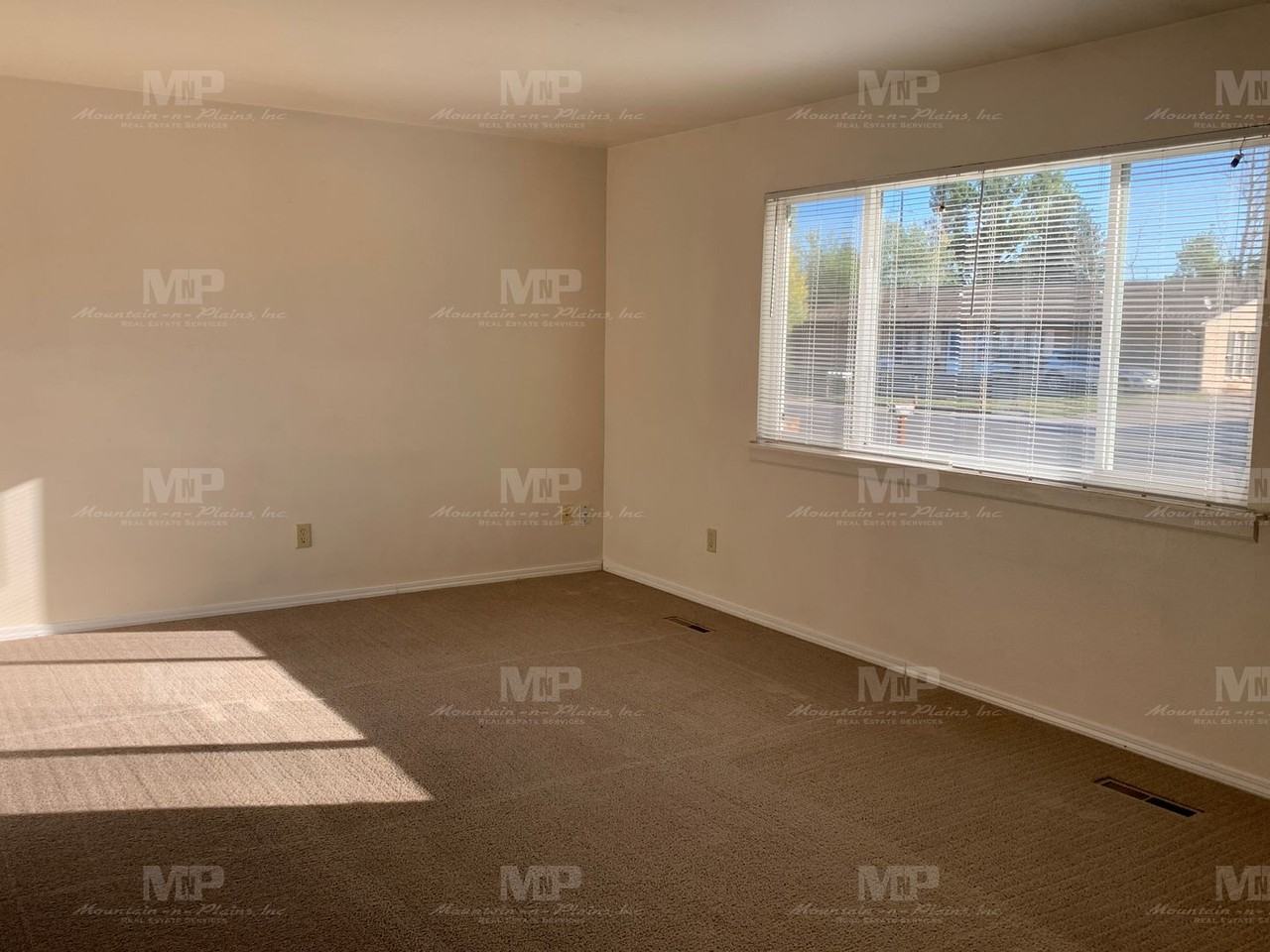 1719 Banyan Dr - Photo 3 of 11