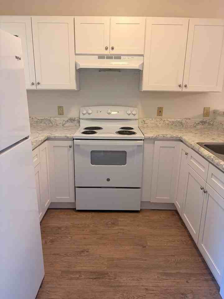 5054 Lampost Cir - Photo 2 of 14