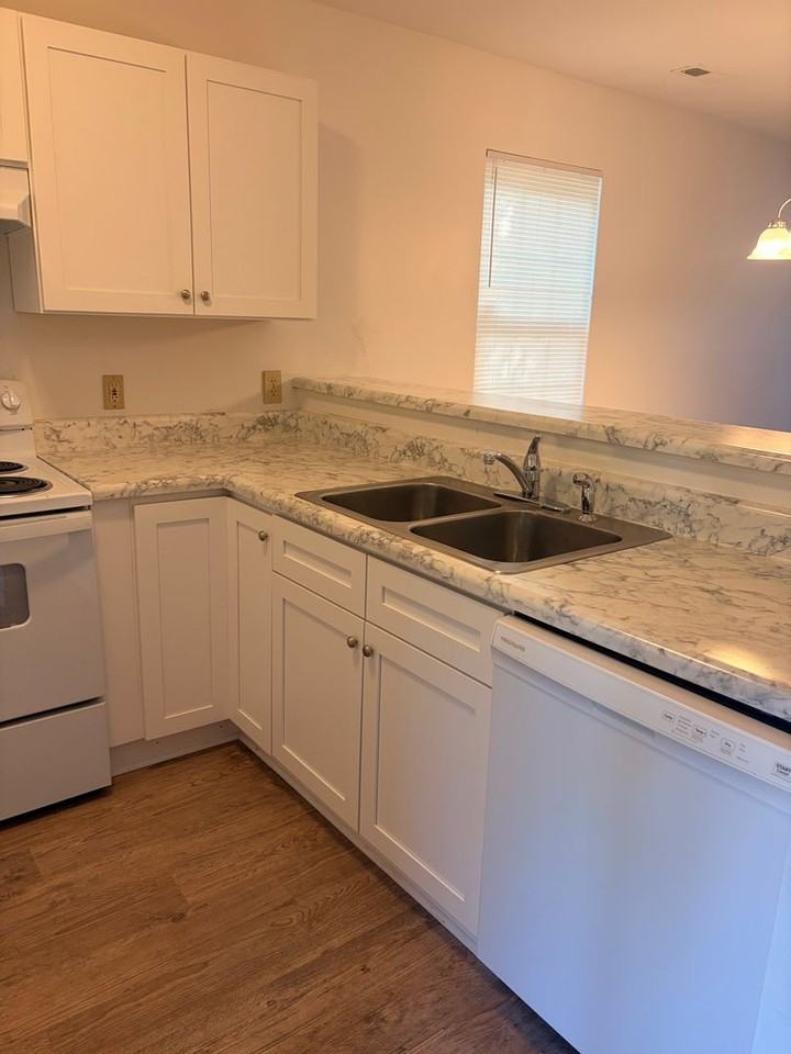 5054 Lampost Cir - Photo 3 of 14