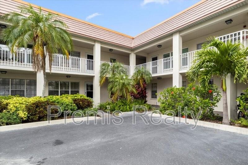 333 Island Way - Photo 3 of 19