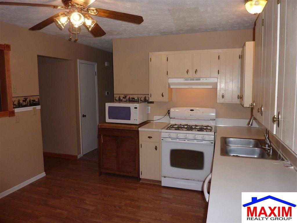 10909 Leavenworth St - Photo 3 of 20