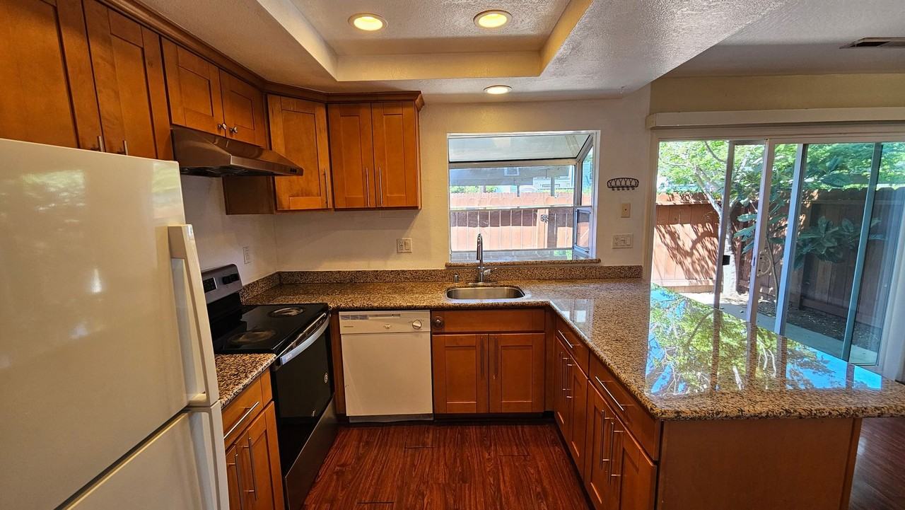 3193 Tonopah Ct - Photo 3 of 16
