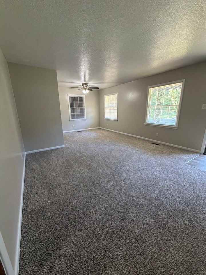 3575 Hudson St - Photo 3 of 16