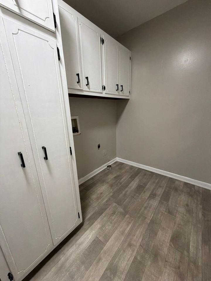 3575 Hudson St - Photo 4 of 16