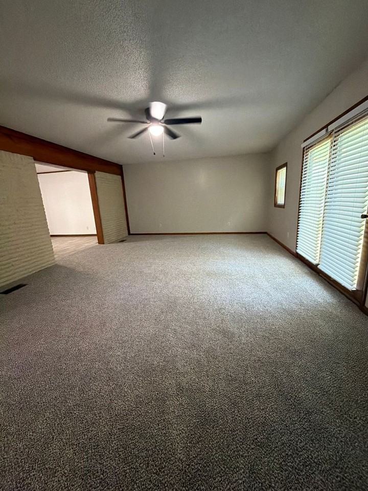 3575 Hudson St - Photo 6 of 16