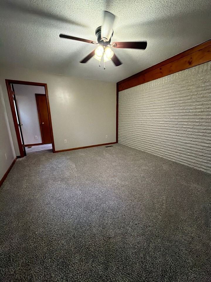 3575 Hudson St - Photo 7 of 16