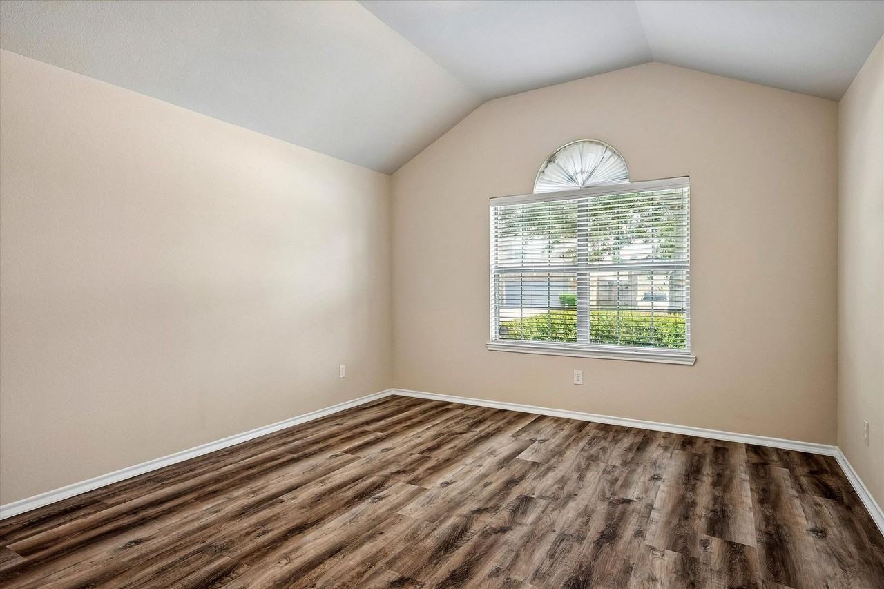 8701 Sagebrush Trl - Photo 2 of 14