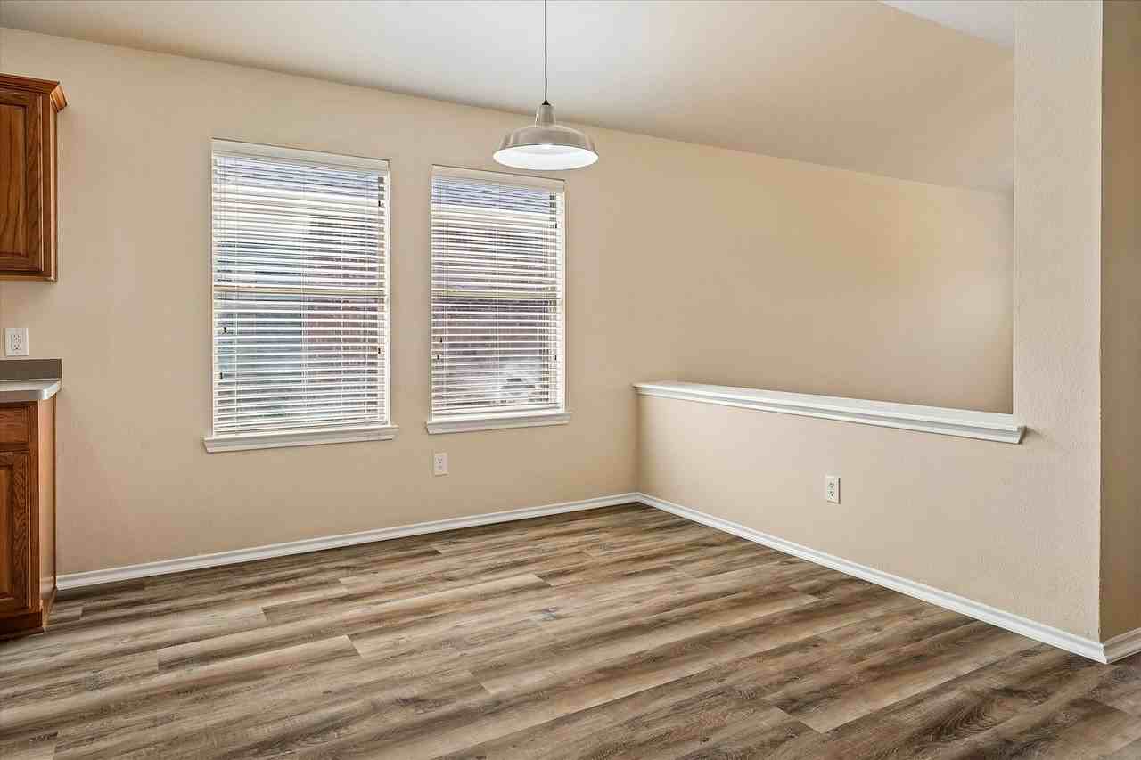 8701 Sagebrush Trl - Photo 5 of 14