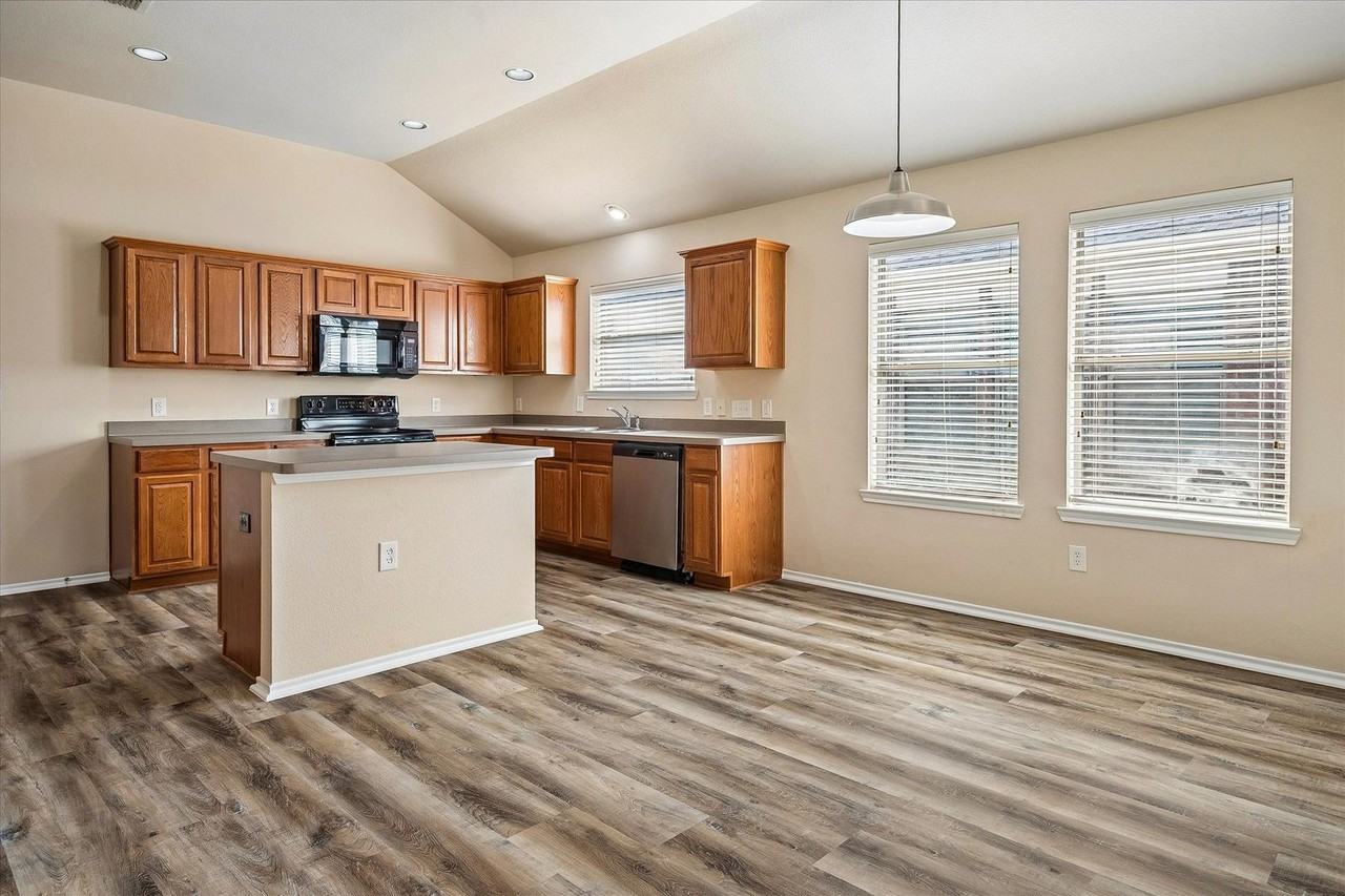 8701 Sagebrush Trl - Photo 6 of 14